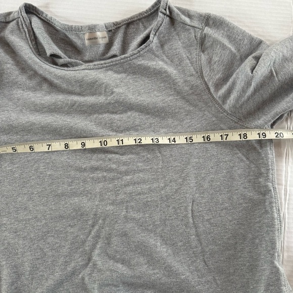 Nanette Lepore Heather Gray Cut Out Twist Women's Blouse Size Medium - Picture 6 of 10